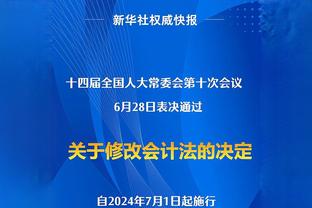 这是会记一辈子的场景！利物浦球员、教练、工作人员一起和球迷高唱你永不独行